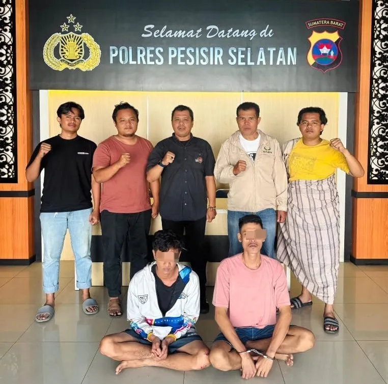 Kedua pelaku saat diamankan di Mapolres Pessel. (Foto: Dok. Humas Polres Pessel)