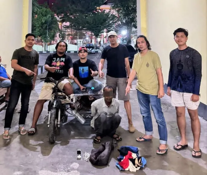 Tersangka bersama barang bukti diamankan di Mapolres Pessel. (Foto: Dok. Humas Polres Pessel)