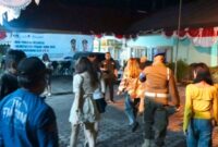 Petugas Satpol PP Padang mengamankan tiga perempuan dimintai keterangan di Mako Satpol PP, Minggu (7/9/2025) dini hari. (Foto: Humas Satpol PP Padang)