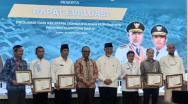 Pemko Padang meraih penghargaan dari KemenPKP sebagai daerah dengan pembebasan retribusi PBG terbanyak se-Sumbar. (Foto: FB Diskominfo Padang)