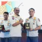 Kepala Satpol PP Padang Chandra Eka Putra menerima penghargaan Karya Bhakti Satpol PP Terbaik Nasional Tahun 2025 di Balairung Rudini, Kampus IPDN Jatinangor, Kamis (18/9/2025). (Foto: Humas Satpol PP Padang)