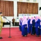 Wali Kota Padang, Fadly Amran mengukuhkan Pengurus GOW Padang Periode 2025–2030 yang diketuai Ny. Sri Hayati Maigus Nasir, Senin (8/9/2025). (Foto: Prokopim Padang)