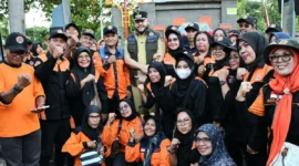 Wali Kota Padang, Fadly Amran foto bersama usai peringatan 16 tahun peristiwa gempa bumi 30 September 2009  di Monumen Gempa, Selasa (30/9/2025). (Foto: Prokopim Padang)