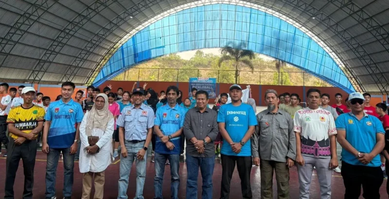 Sekdako Bukittinggi, Rismal Hadi membuka Kejurda Pickleball Tingkat Pelajar se-Sumbar tahun 2025 di GOR Bermawi. (Foto: Pemko Bukittinggi)