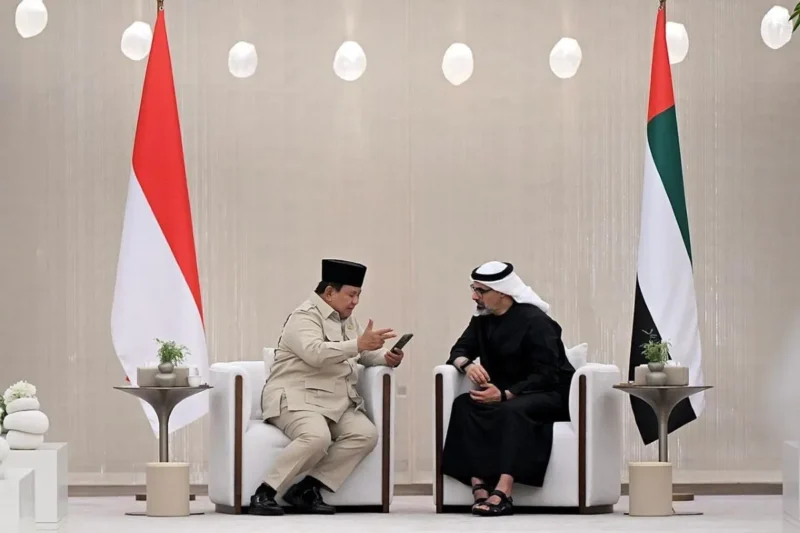 Presiden Prabowo Subianto melakukan pertemuan dengan Presiden MBZ di Presidential Flight Abu Dhabi, Jumat (12/9/2025). (Foto: BPMI Setpres)