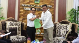 Bupati Padang Pariaman, John Kenedy Azis (JKA) menerima audiensi Kepala Pusdal Wilayah Sumatera, Zamzami, Rabu (3/9/2025). (Foto: Kominfo Padang Pariaman)