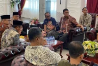 Wakil Wali Kota Padang Maigus Nasir memimpin Rakor di Ruang Kerja Wakil Wali Kota, Balai Kota Padang, Kamis (25/9/2025). (Foto: FB Diskominfo Padang)