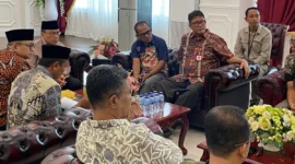 Wakil Wali Kota Padang Maigus Nasir memimpin Rakor di Ruang Kerja Wakil Wali Kota, Balai Kota Padang, Kamis (25/9/2025). (Foto: FB Diskominfo Padang)