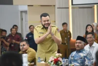 Wali Kota Padang, Fadly Amran menghadiri Rakor Ketersediaan Pangan se-Sumbar yang dipimpin langsung Menteri Pertanian RI, Andi Amran Sulaiman, Selasa (16/9/2025). (Foto: Prokopim Padang)