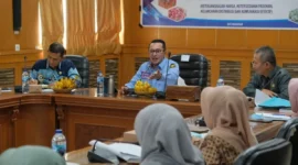 Bupati Tanah Datar Eka Putra memimpin Rakor Percepatan PAD Semester I bersama seluruh kepala OPD di Aula Eksekutif, Kamis (4/9/2025). (Foto: Prokopim Tanah Datar)