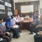 Bupati Padang Pariaman, John Kenedy Azis memimpin pertemuan di Ruang Rapat Bupati, Parik Malintang, Rabu (17/9). (Foto: Kominfo Padang Pariaman)