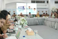 Wakil Wali Kota Padang Maigus Nasir memimpin rapat rasionalisasi anggaran SKPD untuk RAPBD 2026 di Gedung Putih Rumah Dinas Wali Kota Padang, Senin (29/9/2025). (Foto: FB Diskominfo Padang)