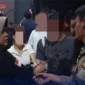 Petugas Satpol PP Padang menertibkan tempat hiburan malam yang masih melanggar jam operasional. (Foto: Humas Satpol PP Padang)