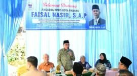 Wakil Wali Kota Padang, Maigus Nasir menghadiri kegiatan reses Anggota Komisi II DPRD Padang, Faisal Nasir di SMPN Muhammadiyah 6 Padang, Sabtu (6/9/2025). (Foto: Prokopim Padang)