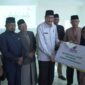 Penyerahan zakat kepada 128 penerima di Kantor Baznas Kota Bukittinggi, Jumat (26/9/2025). (Foto: Pemko Bukittinggi)