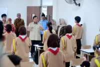 Presiden Prabowo Subianto meninjau Sekolah Rakyat Menengah Atas (SRMA) Margaguna di Jakarta Selatan, Kamis (11/9/2025). (Foto: BPMI Setpres)