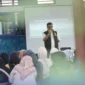 Kepala Bidang Perlindungan Masyarakat Satpol PP Padang, Indra Jaya saat menjadi narasumber di SMPN 6 Padang, Sabtu (21/9/2025). (Foto: Humas Satpol PP Padang)