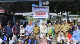 Wakil Bupati Pessel, Risnaldi Ibrahim, Ketua TP-PKK Pessel, Ny Lisda Hendrajoni dan Kepala Dinas Pangan Sumbar Iqbal Ramadipayana foto bersama. (Foto: Dok. Kominfo Pessel)