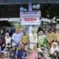 Wakil Bupati Pessel, Risnaldi Ibrahim, Ketua TP-PKK Pessel, Ny Lisda Hendrajoni dan Kepala Dinas Pangan Sumbar Iqbal Ramadipayana foto bersama. (Foto: Dok. Kominfo Pessel)