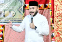 Wali Kota Padang, Fadly Amran menghadiri peringatan Maulid Nabi Muhammad SAW di Masjid Nurus Sholihin Sungai Bangek, Minggu (7/9/2025) malam. (Foto: Prokopim Padang)
