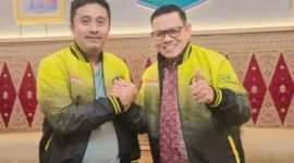 Ketua PELTI Pengprov Sumbar, Prof Syahrial Bakhtiar bersama Wagub Sumbar, Vasco Ruseimy. (Foto: Dok. AG)