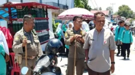 Aparat di Kecamatan Lubeg menggelar patroli di sekitar sekolah yang rawan aksi kenakalan remaja, Jumat (26/9/2025). (Foto: Ist)
