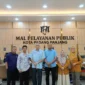Kepala DPMPTSP Pessel Nuzriwan (tiga dari kiri) foto bersama saat melakukan kunjungan.