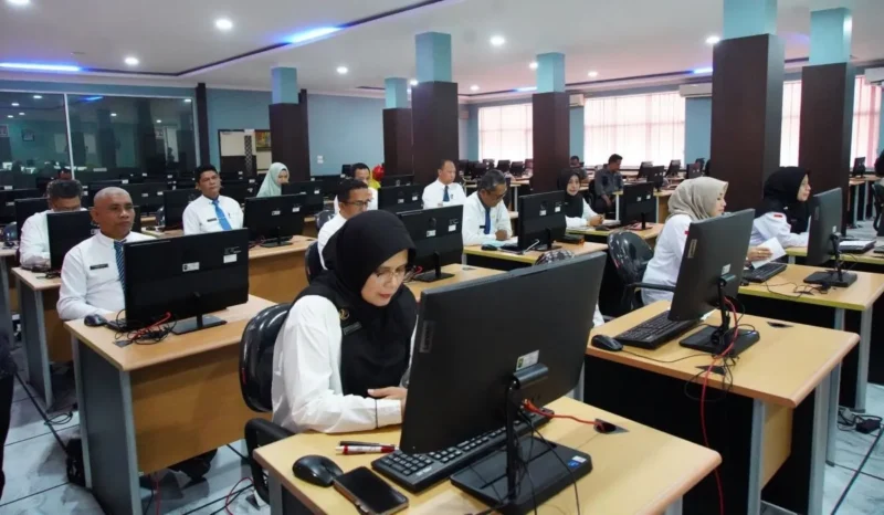 Sebanyak 12 ASN Pemkab Tanah Datar mengikuti uji kompetensi untuk seleksi terbuka JPT Pratama di UPT Penilaian Kompetensi BKD Riau, Pekanbaru, 25–26 September 2025. (Foto: Prokopim Tanah Datar)