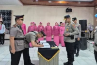 Kapolres Padang Panjang AKBP Kartyana Widyarso Wardoyo Putro memimpin sertijab Wakapolres dan Kasat Lantas di Aula Tathya Dharaka Mapolres, Senin (15/9/2025). (Foto: FB Kominfo Padang Panjang)