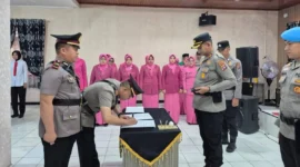 Kapolres Padang Panjang AKBP Kartyana Widyarso Wardoyo Putro memimpin sertijab Wakapolres dan Kasat Lantas di Aula Tathya Dharaka Mapolres, Senin (15/9/2025). (Foto: FB Kominfo Padang Panjang)