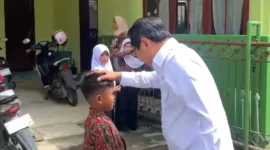 Bupati Padang Pariaman, Dr. H. John Kenedy Azis (JKA) melakukan inspeksi mendadak (sidak) ke SDN 01 Batang Anai dan SDN 01 Lubuk Alung. (Foto: Kominfo Padang Pariaman)