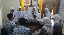 PIK-R DeJaVu SMAN 2 Padang Panjang menerima kunjungan dari SMAN 10 Padang, Rabu (3/9/2025). (Foto: Kominfo Padang Panjang)