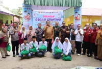 Wali Kota Pariaman Yota Balad saat kegiatan Gerakan Ketahanan Pangan dan Bakti Kesehatan di Pondok Pesantren Salafiyah Syekh Burhanudin Al Muhajirin, Desa Kampung Kandang, Kecamatan Pariaman Timur, Selasa (9/9). (Foto: Kominfo Pariaman)