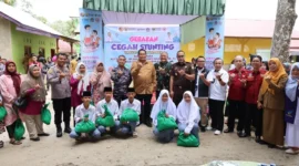 Wali Kota Pariaman Yota Balad saat kegiatan Gerakan Ketahanan Pangan dan Bakti Kesehatan di Pondok Pesantren Salafiyah Syekh Burhanudin Al Muhajirin, Desa Kampung Kandang, Kecamatan Pariaman Timur, Selasa (9/9). (Foto: Kominfo Pariaman)