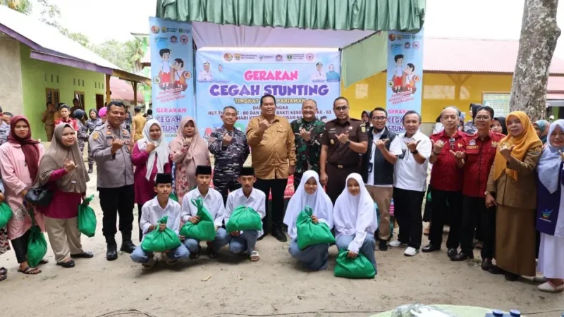 Wali Kota Pariaman Yota Balad saat kegiatan Gerakan Ketahanan Pangan dan Bakti Kesehatan di Pondok Pesantren Salafiyah Syekh Burhanudin Al Muhajirin, Desa Kampung Kandang, Kecamatan Pariaman Timur, Selasa (9/9). (Foto: Kominfo Pariaman)