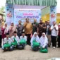 Wali Kota Pariaman Yota Balad saat kegiatan Gerakan Ketahanan Pangan dan Bakti Kesehatan di Pondok Pesantren Salafiyah Syekh Burhanudin Al Muhajirin, Desa Kampung Kandang, Kecamatan Pariaman Timur, Selasa (9/9). (Foto: Kominfo Pariaman)
