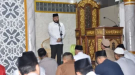 Wali Kota Padang Fadly Amran dalam kegiatan Subuh Mubarak dan Doa Bersama untuk Keselamatan Bangsa di Masjid Jamiatul Huda, Simpang Ketaping, Jalan Bypass, Kuranji. (Foto: FB Diskominfo Padang)