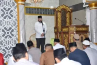 Wali Kota Padang Fadly Amran saat kegiatan Subuh Mubarak di Masjid Jamiatul Huda, Simpang Ketaping, Bypass Kuranji, Senin (1/9/2025). (Foto: Diskominfo Padang)