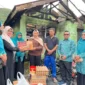 TP-PKK Kota Padang Panjang menyalurkan bantuan kepada keluarga korban kebakaran di Kelurahan Kampung Manggis, Kebun Sikolos, Jumat (5/9/2025). (Foto: Kominfo Padang Panjang)