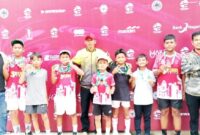 Tim Tenis Junior Pessel foto bersama dengan pelatih Rozi Marzeki. (Foto: Dok. Humas Pelti Pessel)