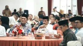 Wabup Solsel Yulian Efi menghadiri rapat evaluasi Program 3 Juta Rumah untuk Rakyatdi Auditorium Gubernuran Sumbar, Jumat (26/9/2025). (Foto: Humas Pemkab Solsel)