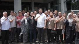Wali Kota Padang Fadly Amran menjamu rombongan organisasi kepemudaan asal Malaysia, MBFRA di Rumah Makan Sederhana, Rabu (24/9/2025). (Foto: Prokopim Padang)