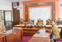 Wali Kota Pariaman, Yota Balad mengikuti Rakor Pengendalian Inflasi dan Pertumbuhan Ekonomi Daerah secara daring yang digelar Kemendagri, Selasa (2/9/2025). (Foto: Kominfo Pariaman)