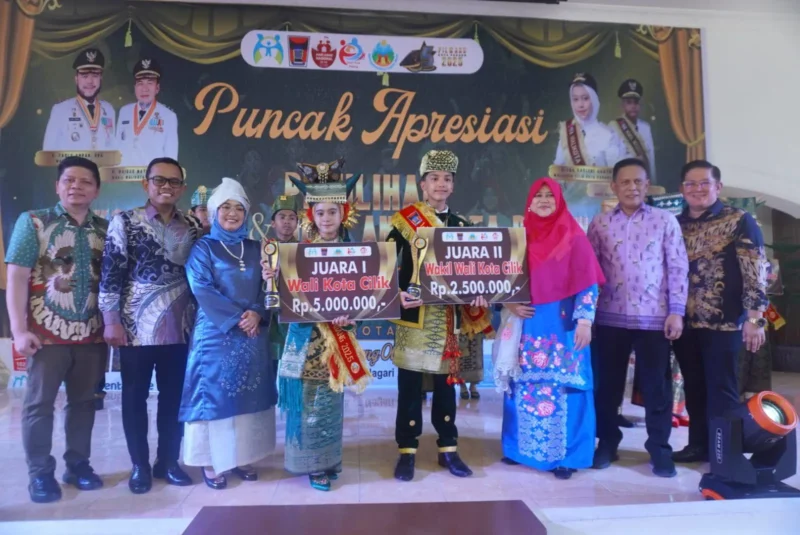 Anne Marie Kaori dan M. Aichaka terpilih sebagai Wakoci dan Wawakoci Padang 2025. (Foto: FB Diskominfo Padang)