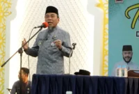 Wakil Wali Kota Padang Maigus Nasir saat Tabligh Akbar dan Wirid Bulanan ASN di Masjid Agung Nurul Iman, Jumat (1/8/2025), sekaligus membuka rangkaian HJK Padang ke-356. (Foto: FB Diskominfo Padang)