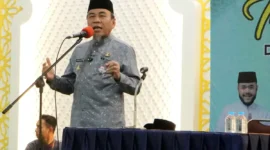 Wakil Wali Kota Padang Maigus Nasir saat Tabligh Akbar dan Wirid Bulanan ASN di Masjid Agung Nurul Iman, Jumat (1/8/2025), sekaligus membuka rangkaian HJK Padang ke-356. (Foto: FB Diskominfo Padang)
