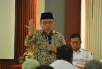 Wakil Wali Kota Padang, Maigus Nasir memimpin Rapat Koordinasi Penurunan Angka Kemiskinan di Aula Dinas Kesehatan Kota Padang, Rabu (10/9/2025). (Foto: Diskominfo Padang)