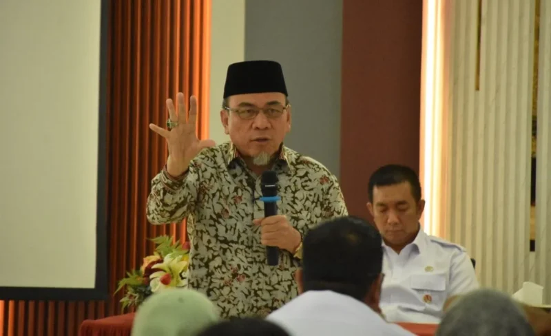 Wakil Wali Kota Padang, Maigus Nasir memimpin Rapat Koordinasi Penurunan Angka Kemiskinan di Aula Dinas Kesehatan Kota Padang, Rabu (10/9/2025). (Foto: Diskominfo Padang)