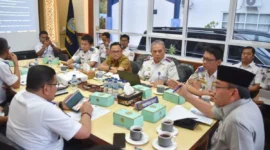 Wakil Wali Kota Padang Maigus Nasir menghadiri Rakor Peningkatan Penanganan Perlintasan Sebidang Kereta Api, Senin (8/9/2025). (Foto: Prokopim Padang)
