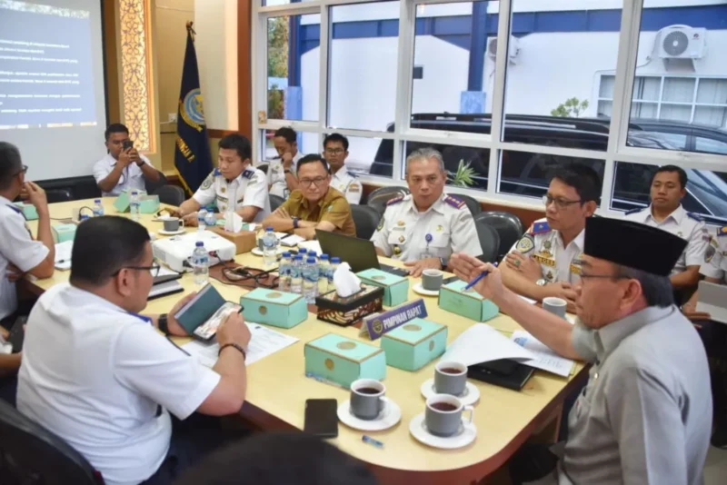 Wakil Wali Kota Padang Maigus Nasir menghadiri Rakor Peningkatan Penanganan Perlintasan Sebidang Kereta Api, Senin (8/9/2025). (Foto: Prokopim Padang)